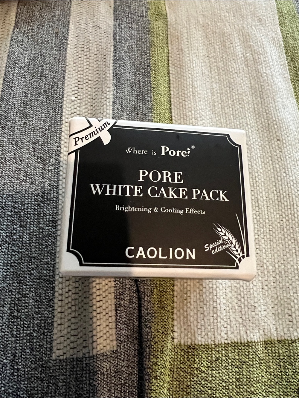 Pore White Cake Pack - Black & White Brightening Mask